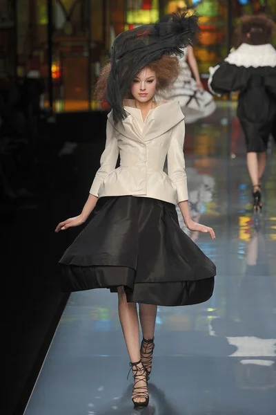 Look 18